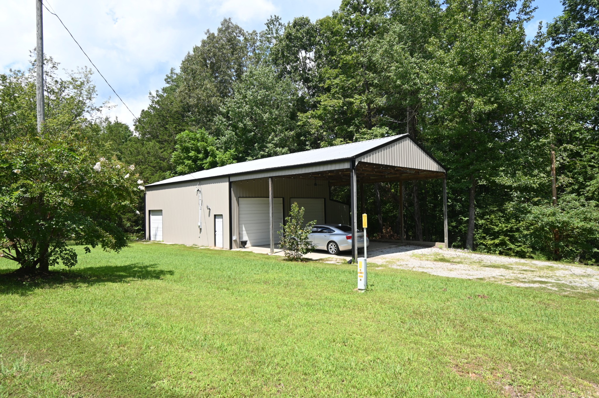 484 Stokes Ln Property Photo 3