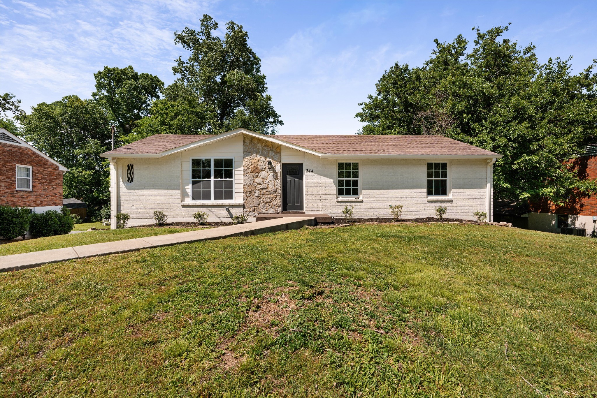 344 Lynn Dr Property Photo 1