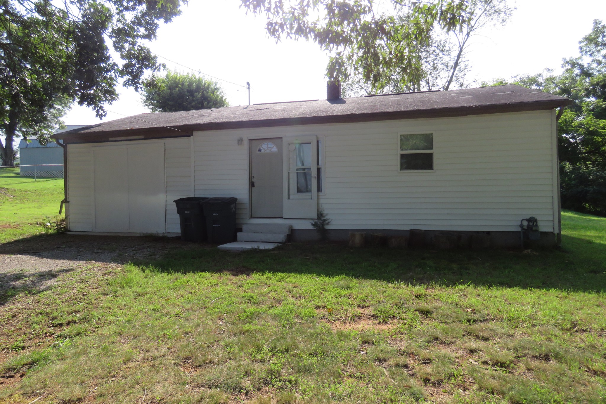 14 Oak St Property Photo 1