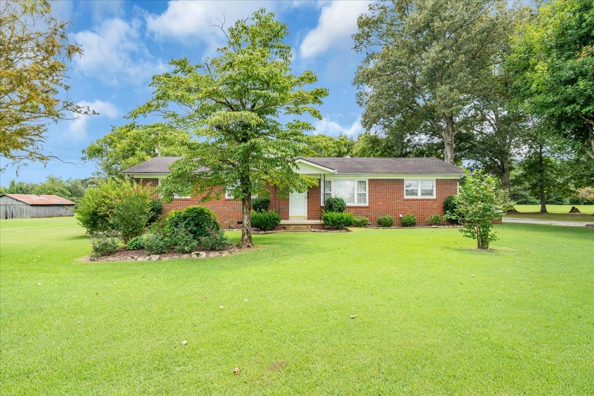 204 Charlie Crosslin Rd Property Photo 1