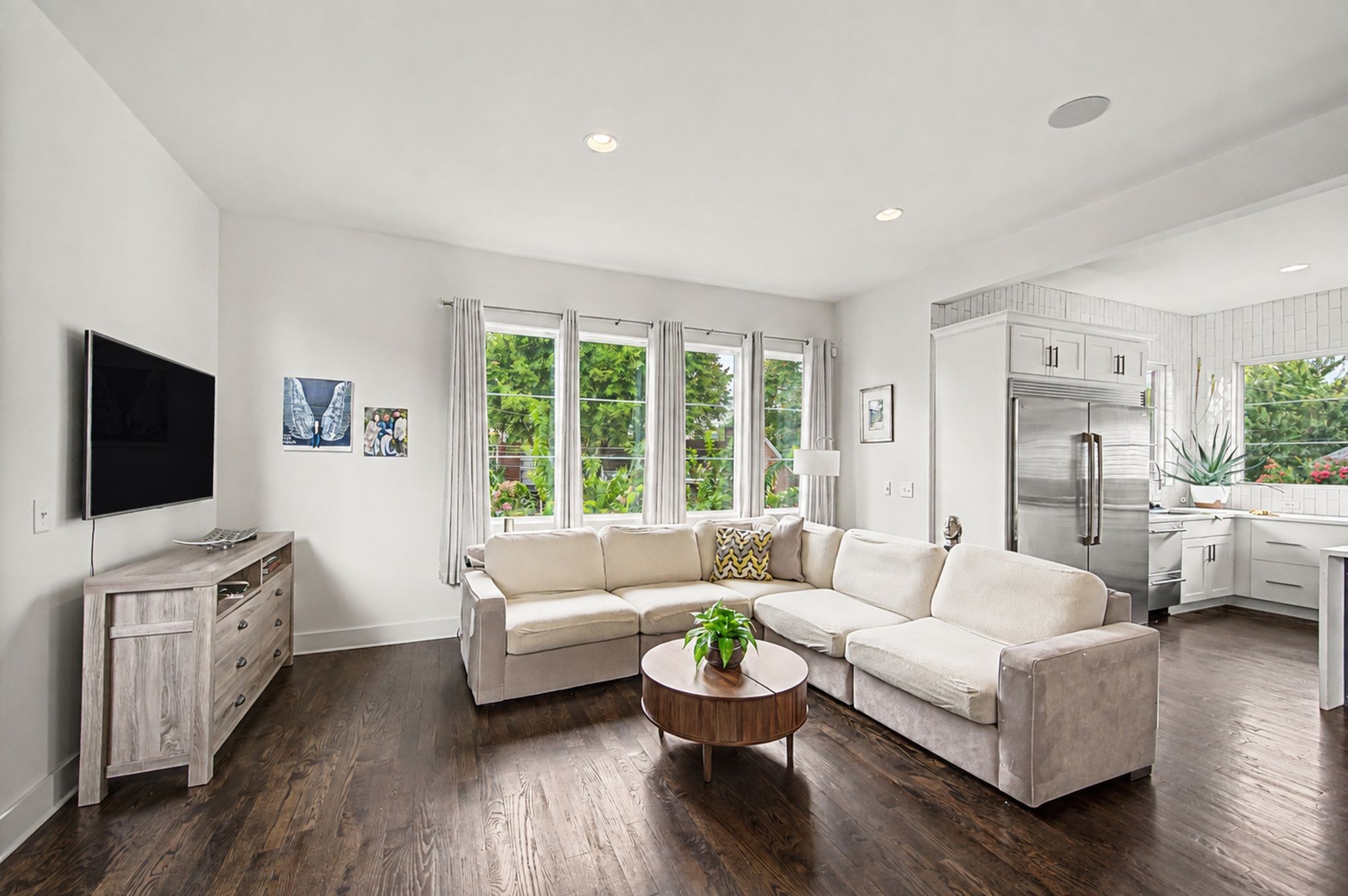 1606 10th Ave, N Property Photo 6