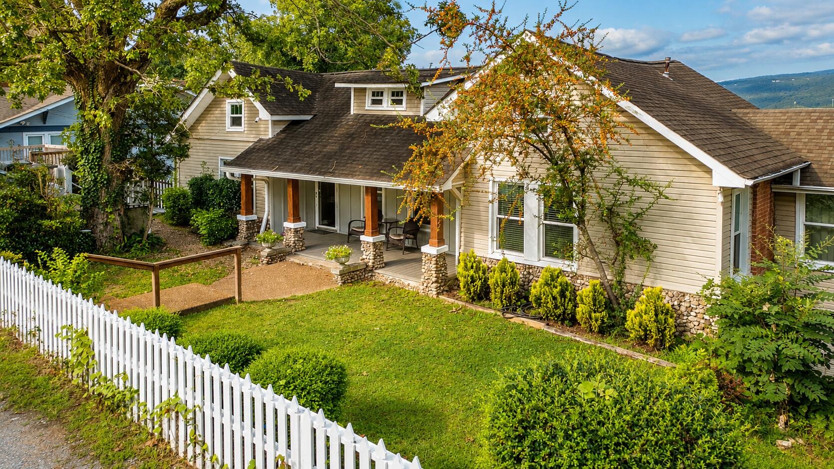 549 S Crest Road Property Photo 1