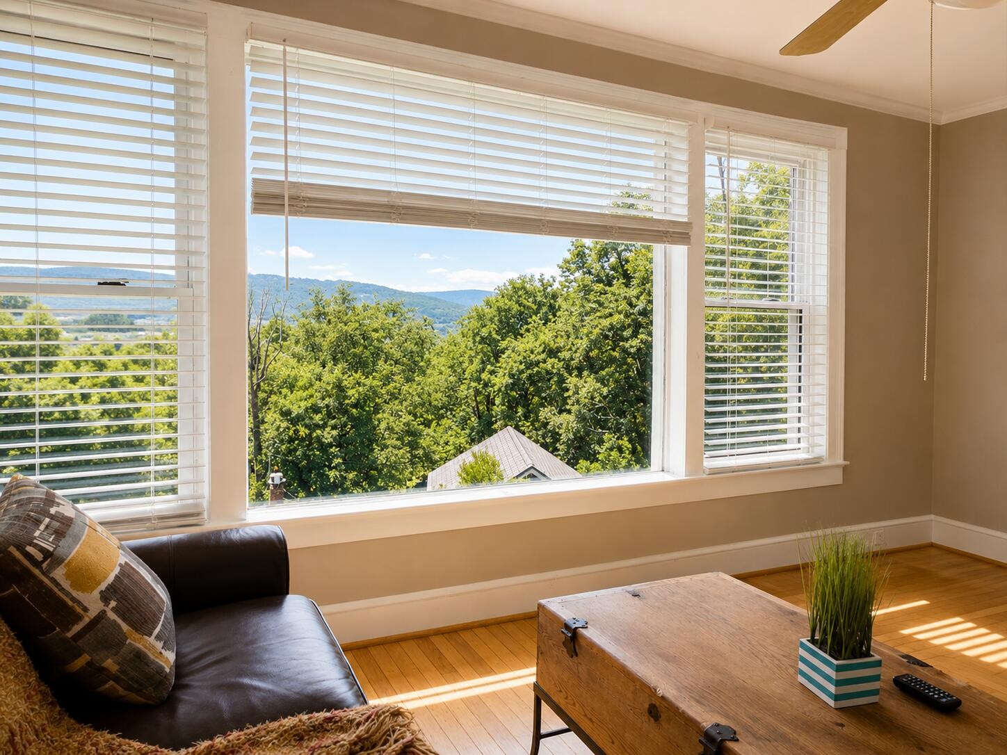 549 S Crest Road Property Photo 3