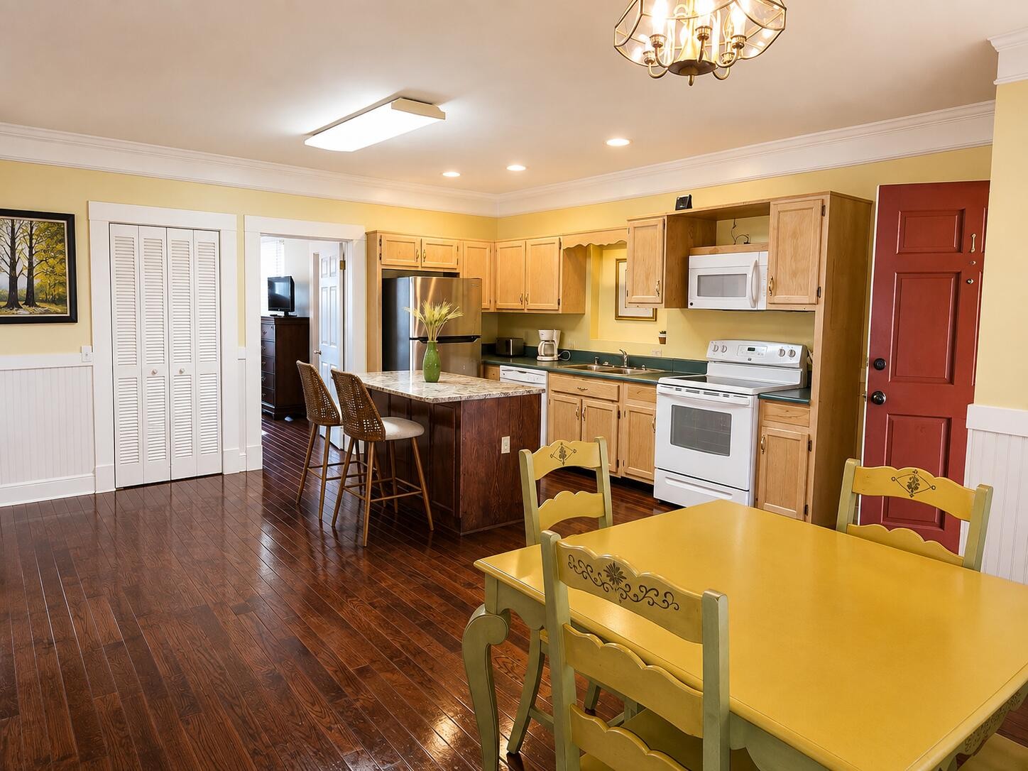 549 S Crest Road Property Photo 5