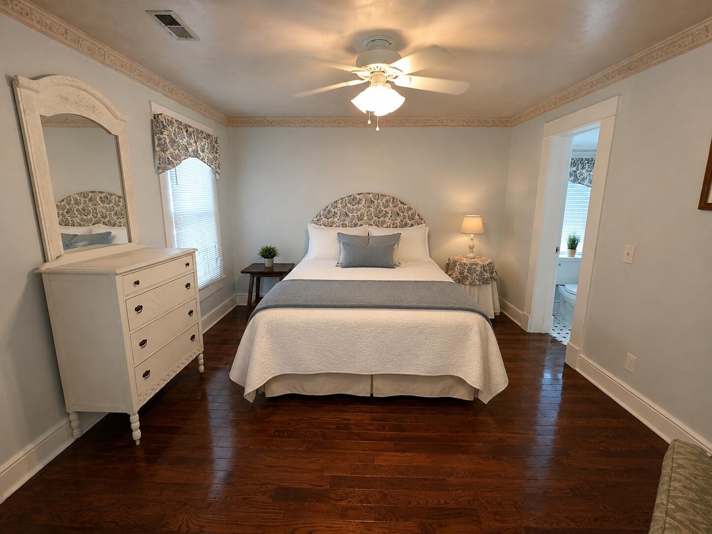 549 S Crest Road Property Photo 8