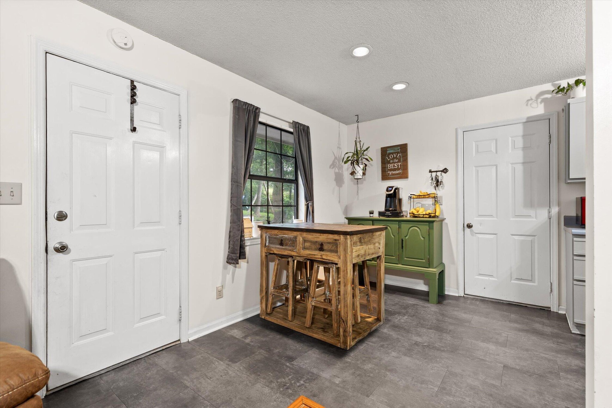 1884 Peavine Road Property Photo 7