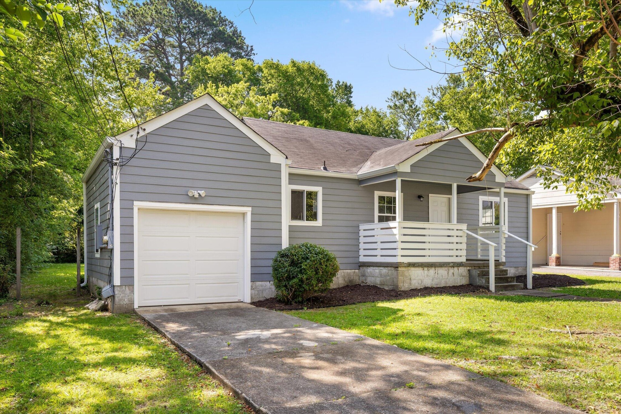 712 Parkview Drive Property Photo 1