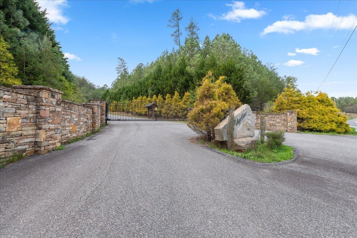7 Skyline Drive Property Photo 2