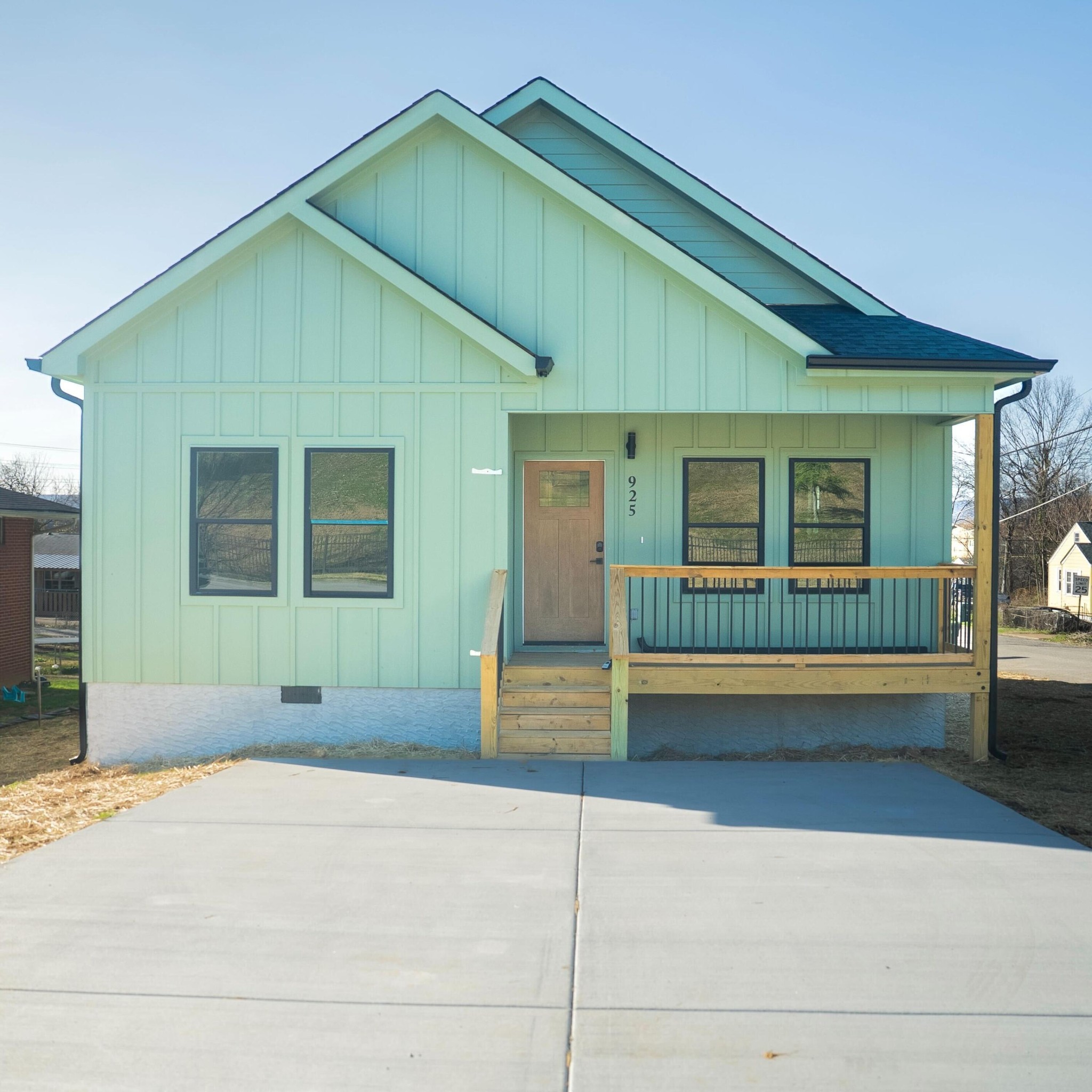 925 N Chamberlain Avenue