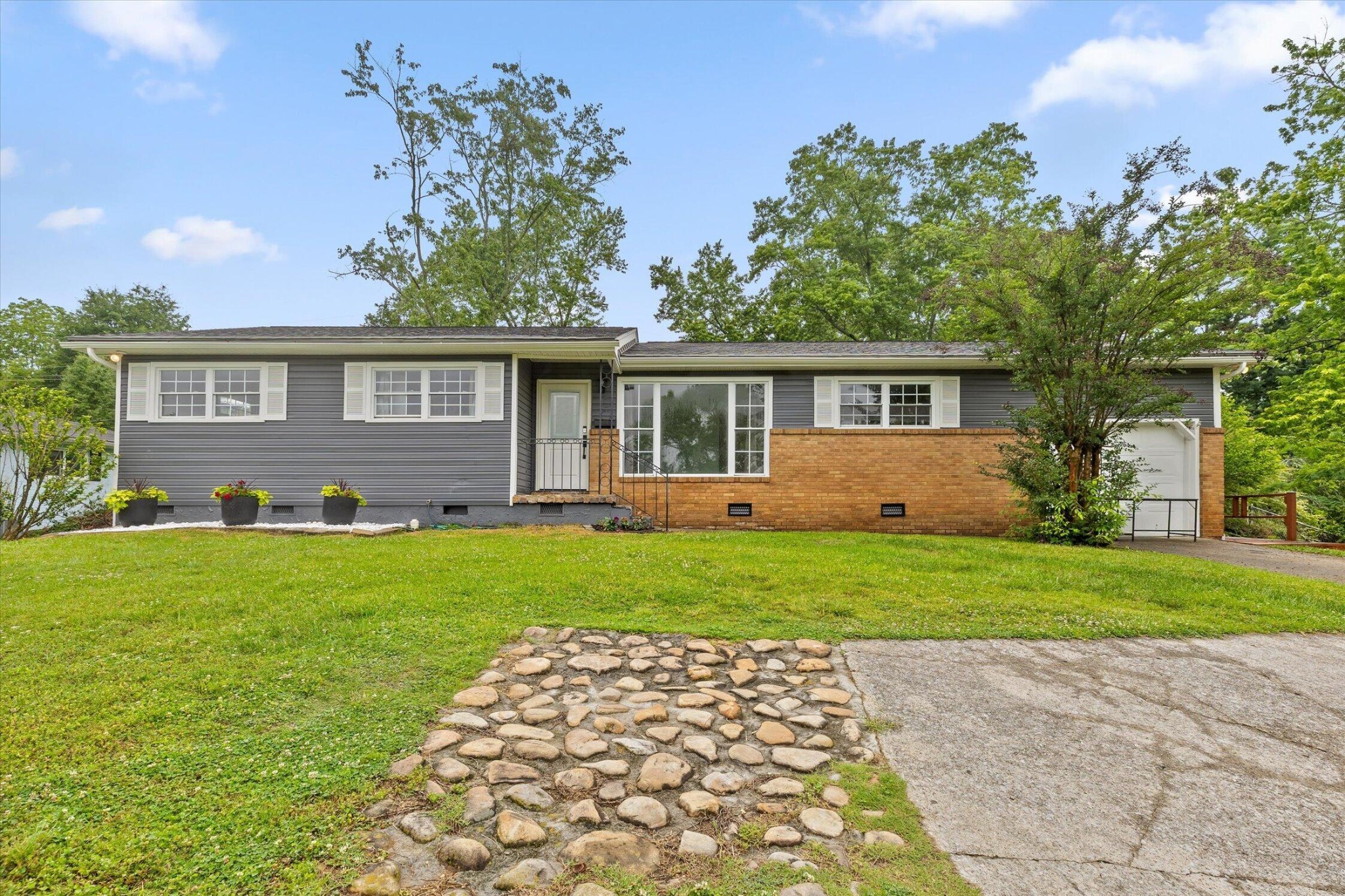 5742 Lyle Circle Property Photo 1