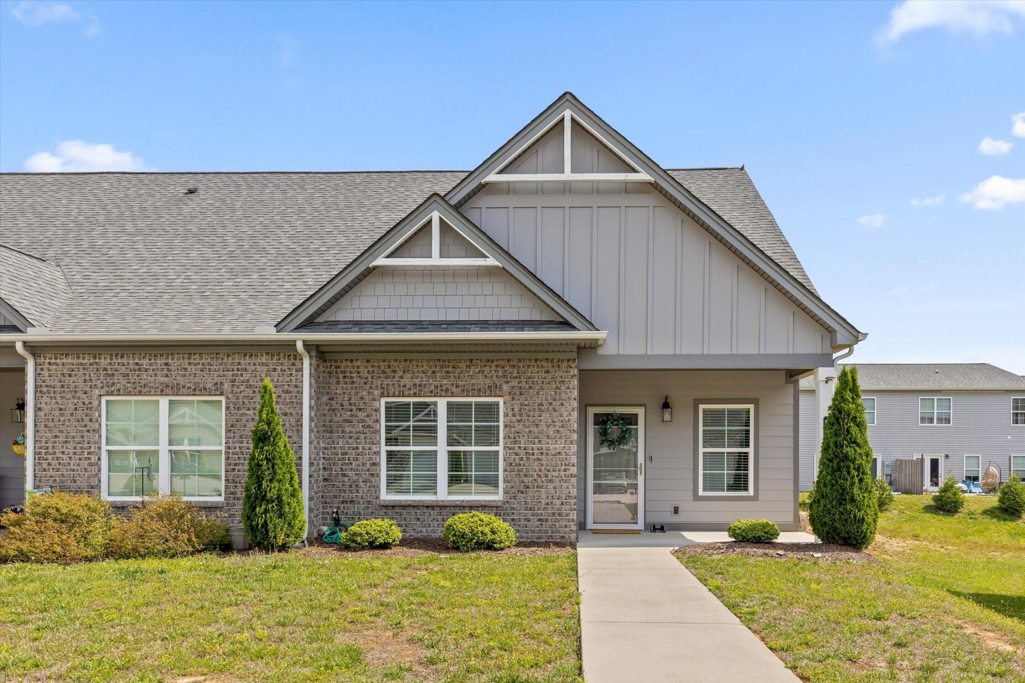 523 Ne Bellingham Drive Property Photo 1