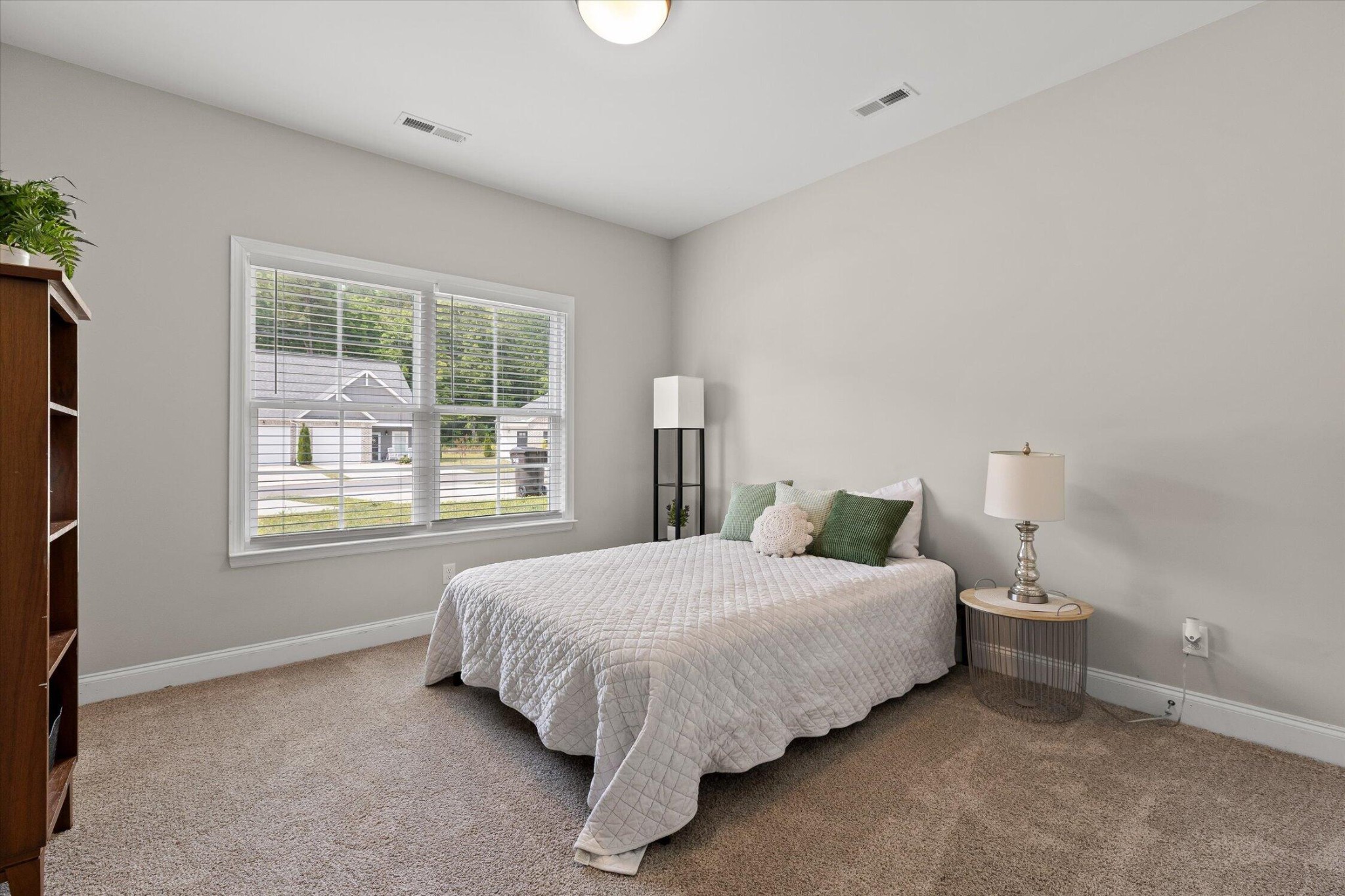 523 Ne Bellingham Drive Property Photo 4