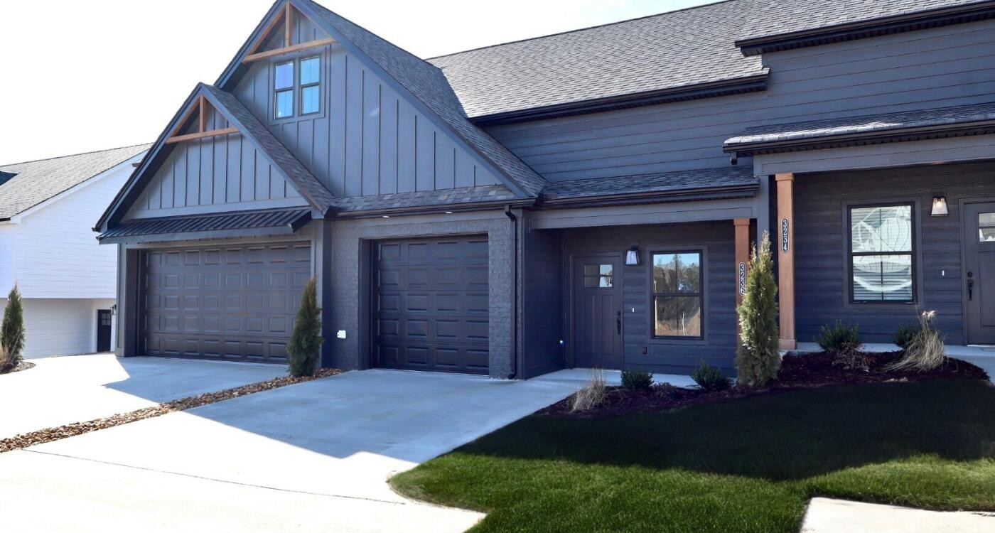 3232 Green Turtle Lane, Ne Property Photo 1