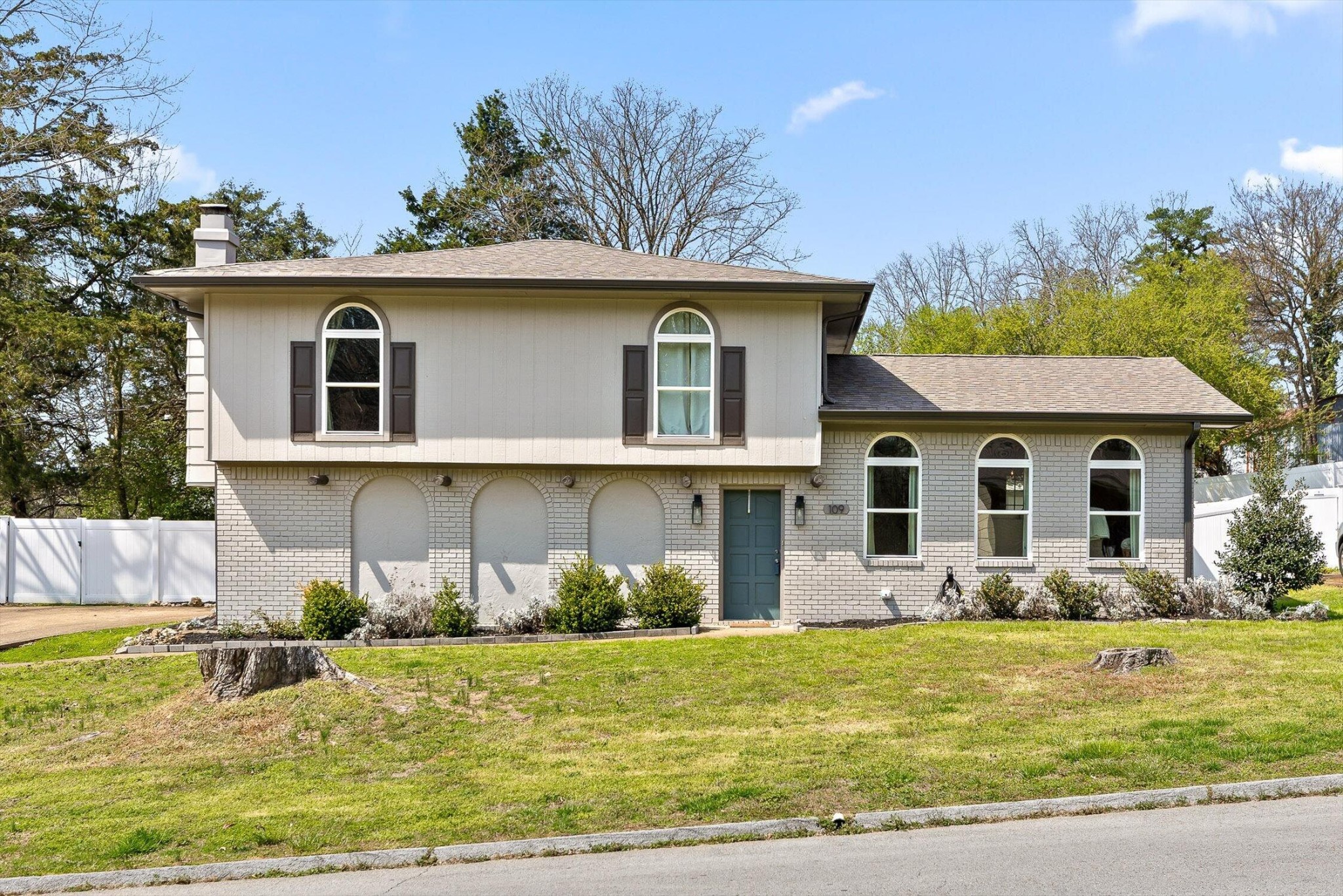 109 Rolling Ridge Drive Property Photo 1