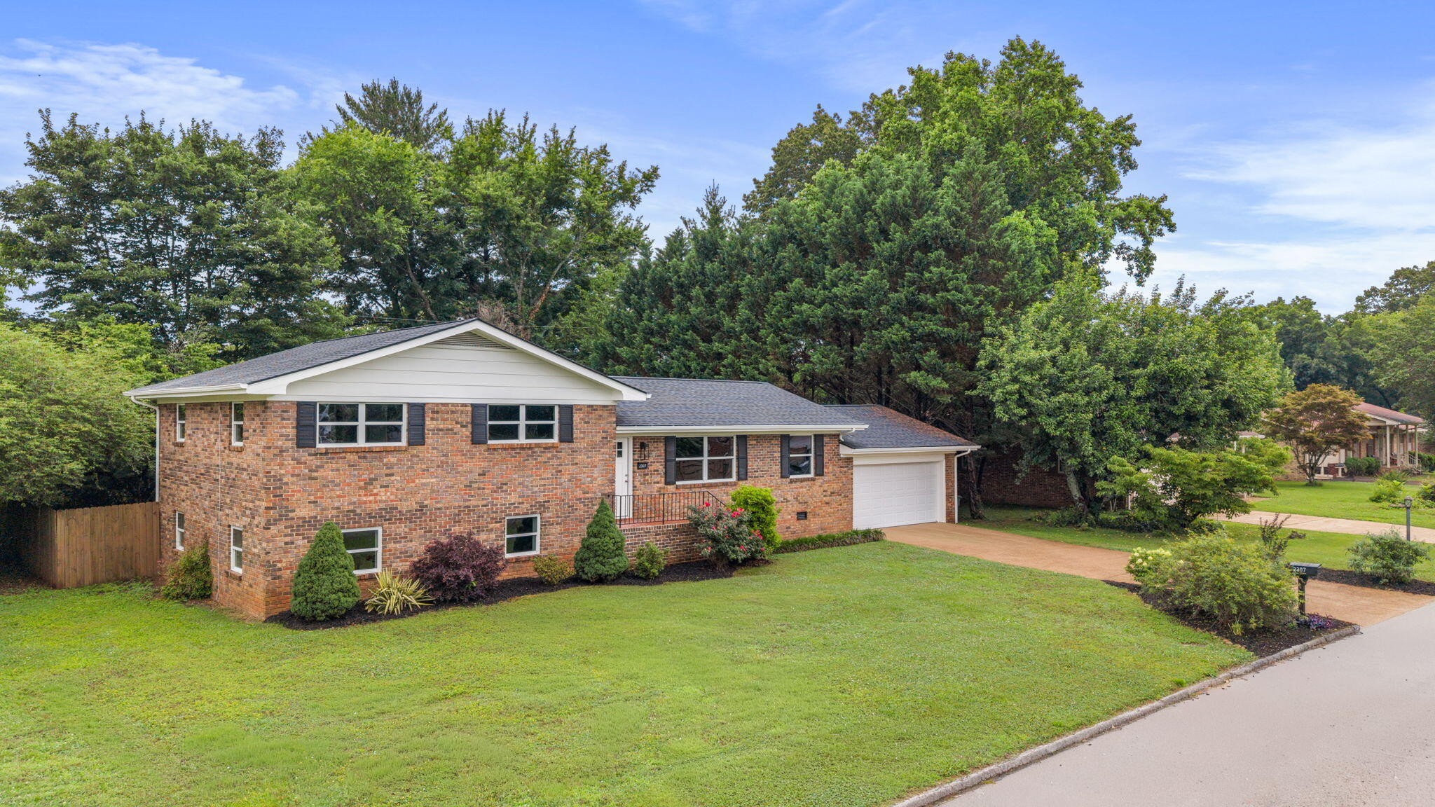 2307 Brookhaven Circle Property Photo 1