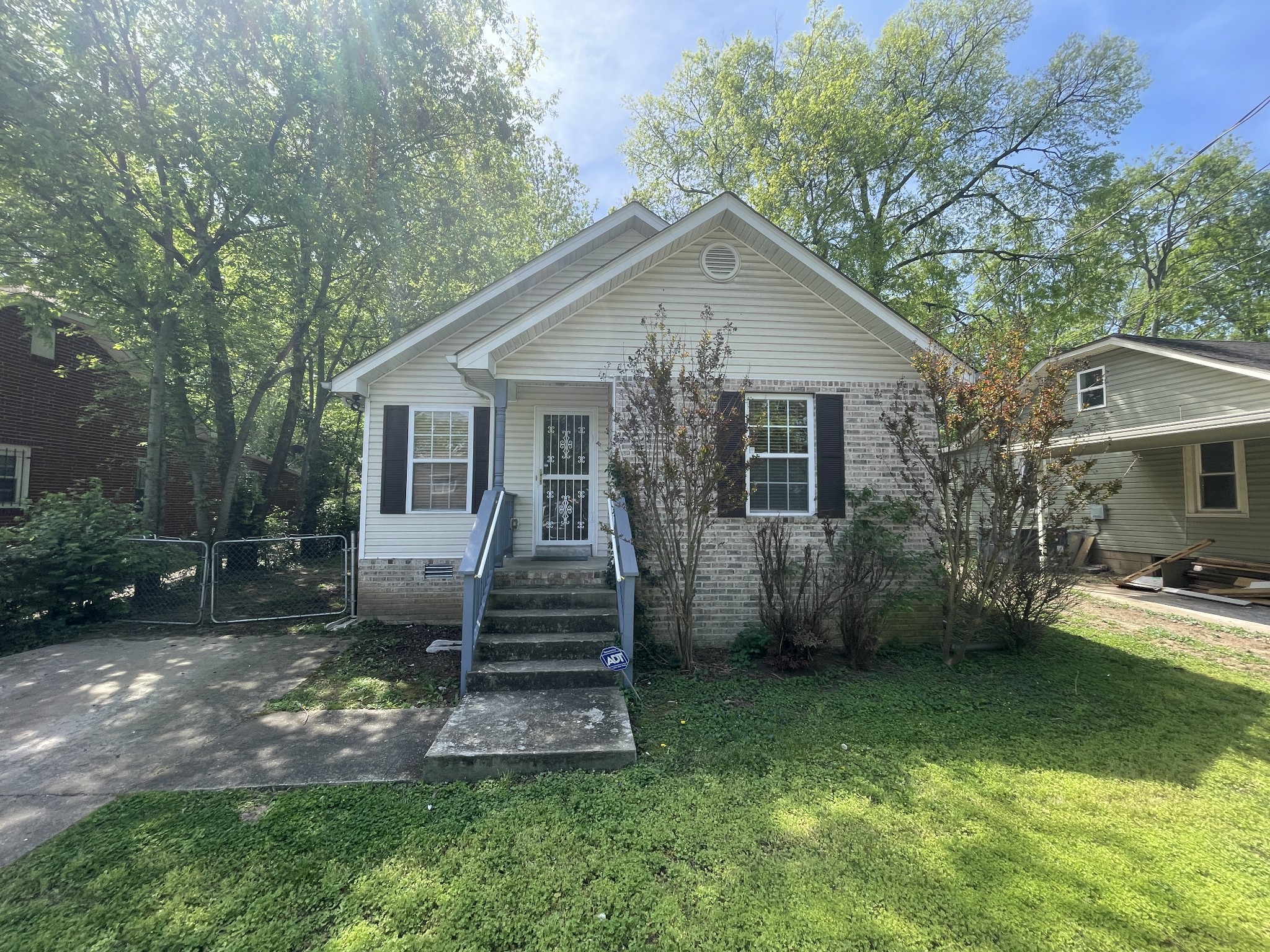 2209 Albion St Property Photo 1