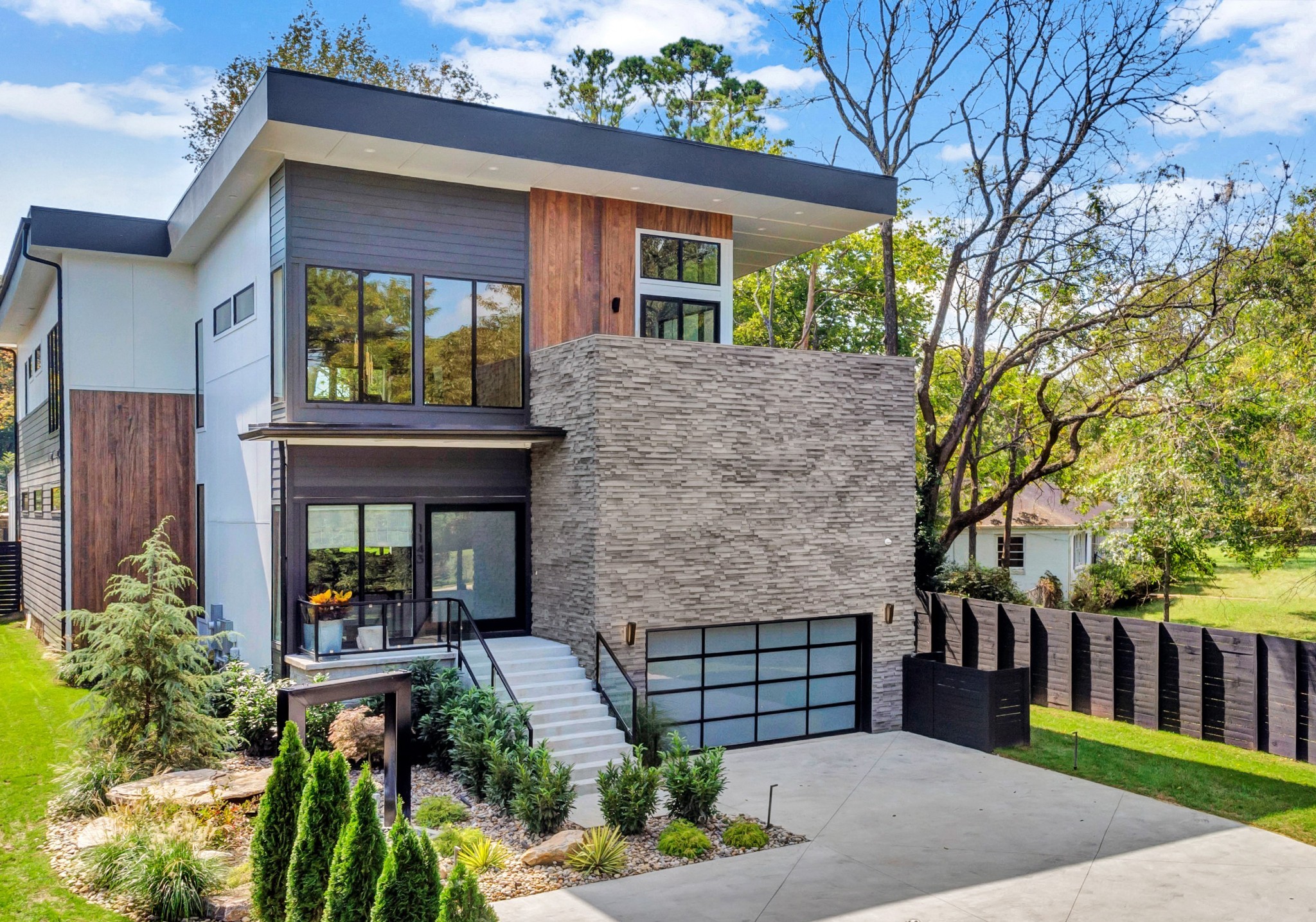 1143 Glendale Ln