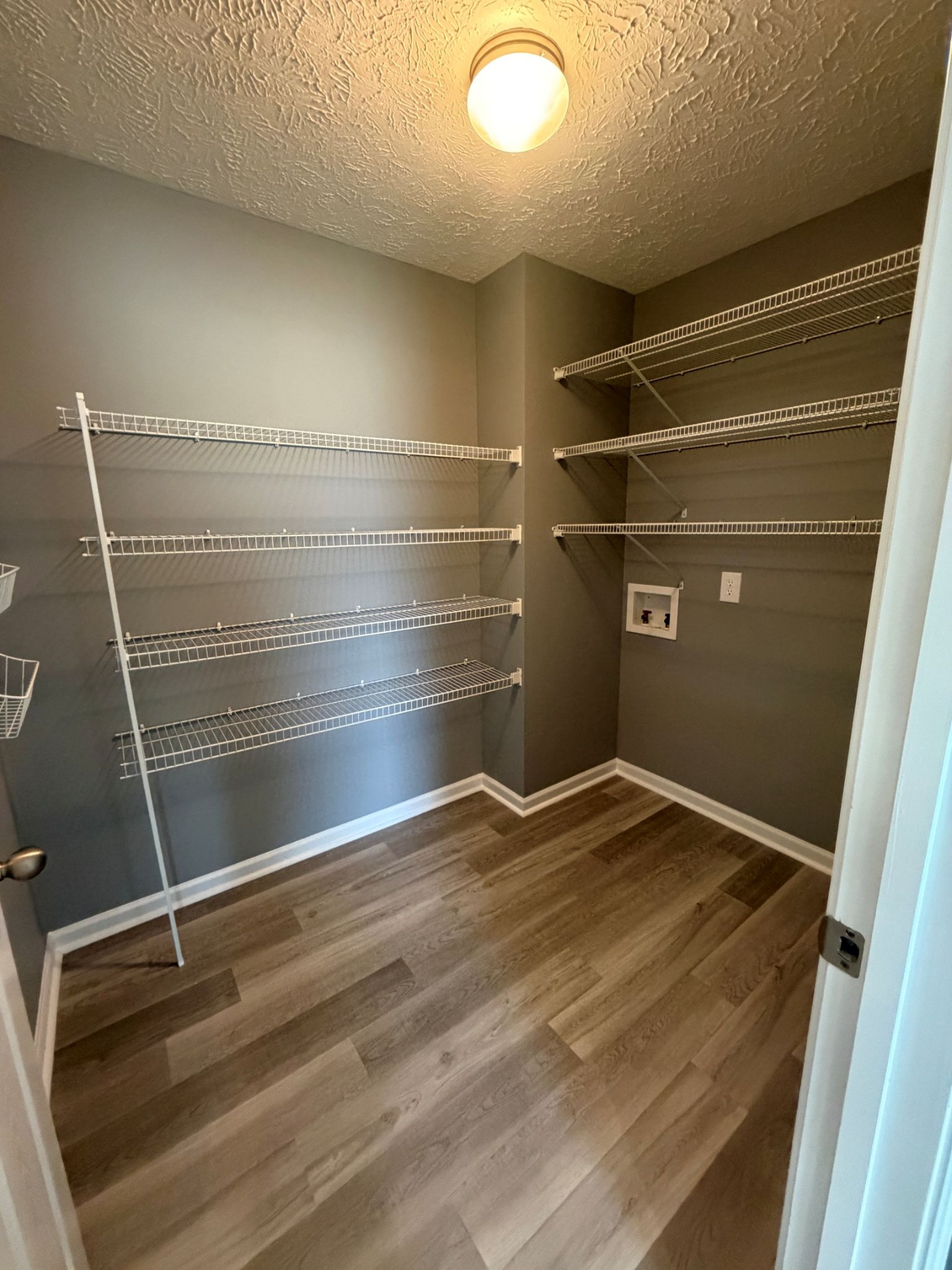 3660 Blaze Dr, Ne Property Photo 4