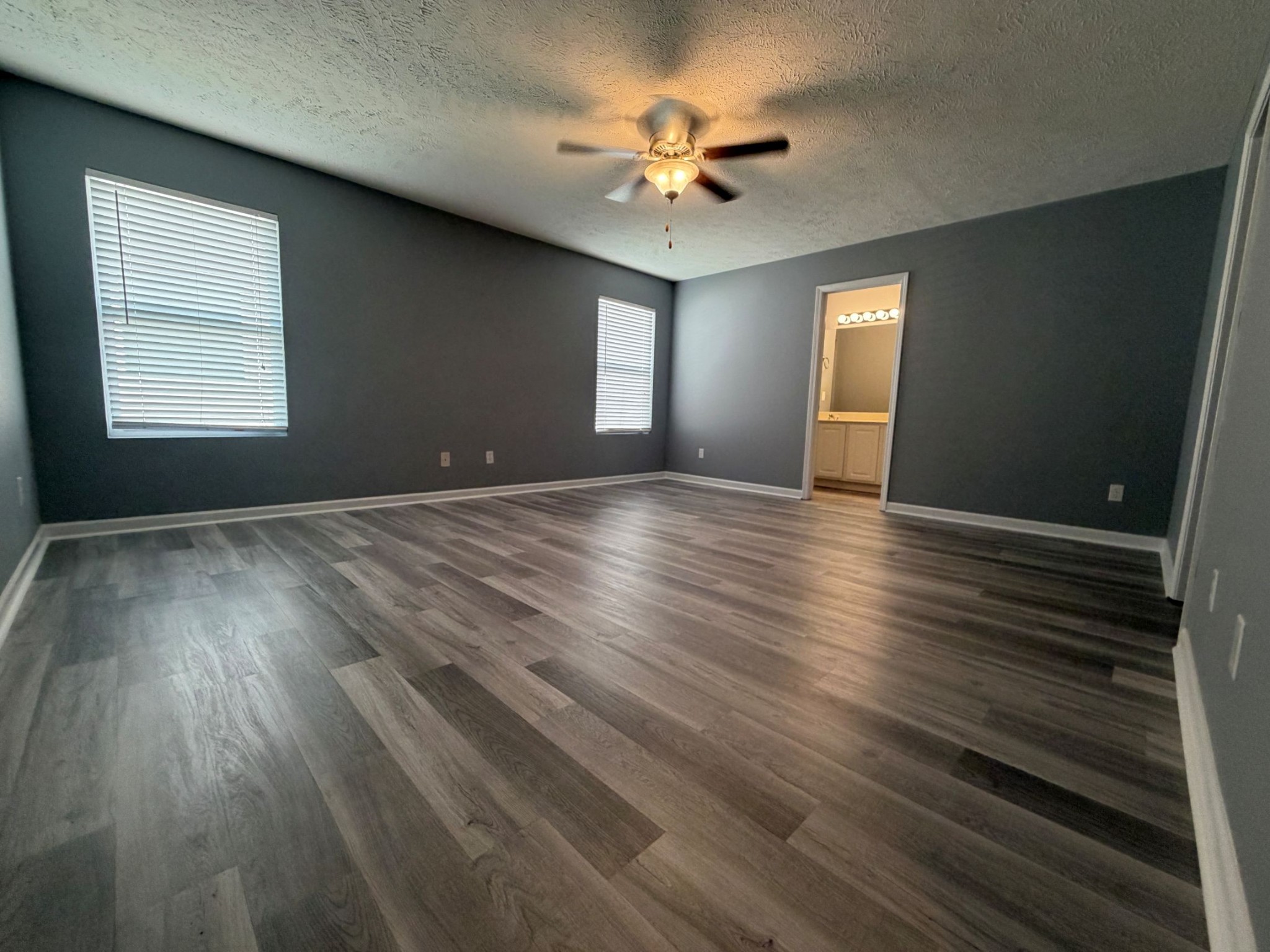 3660 Blaze Dr, Ne Property Photo 5