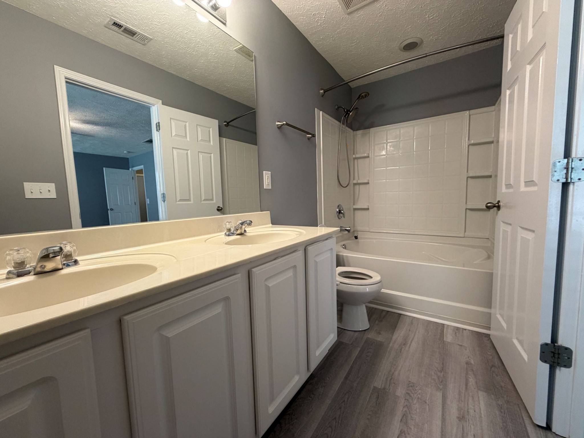 3660 Blaze Dr, Ne Property Photo 7