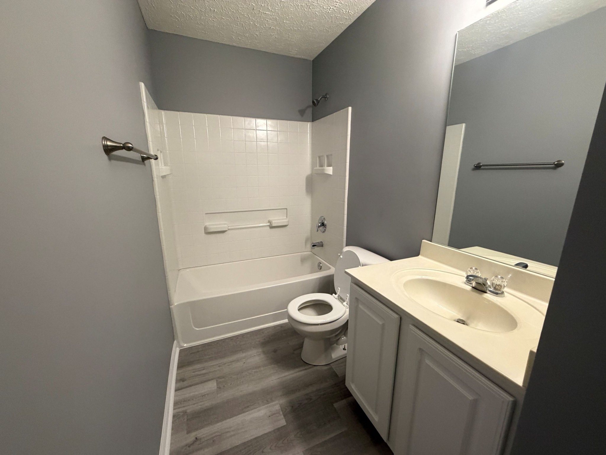 3660 Blaze Dr, Ne Property Photo 9