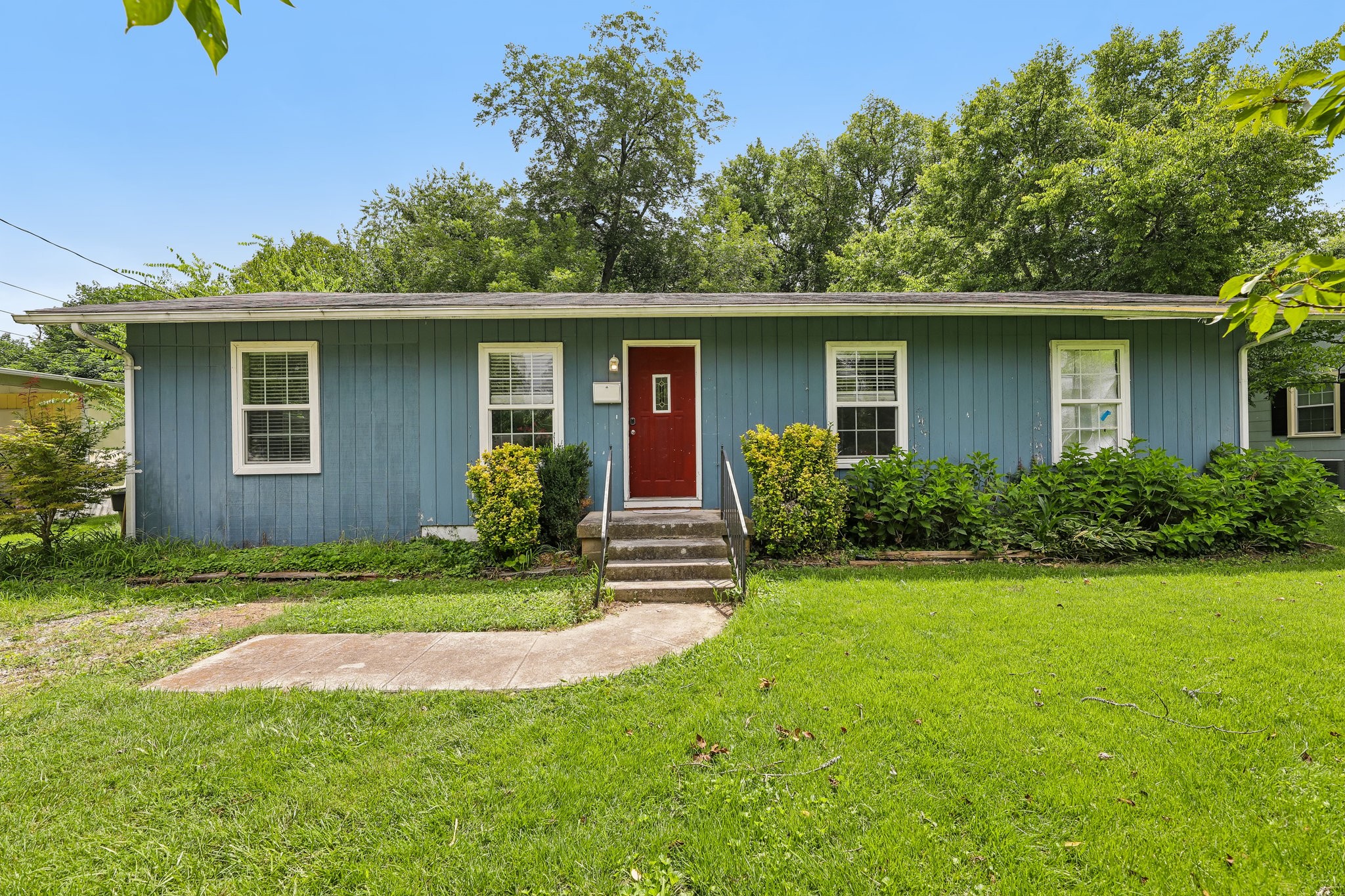 1610 Graybar Ln Property Photo 1