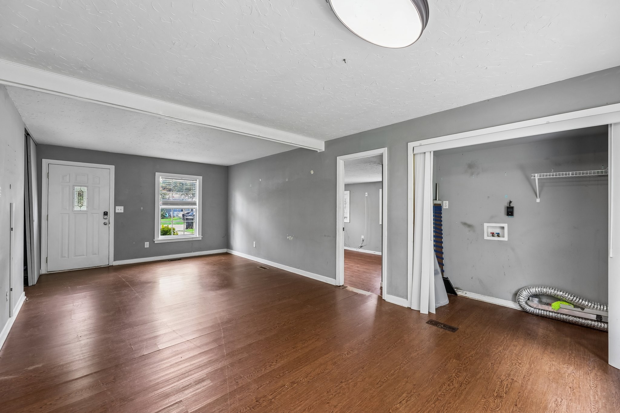 1610 Graybar Ln Property Photo 6