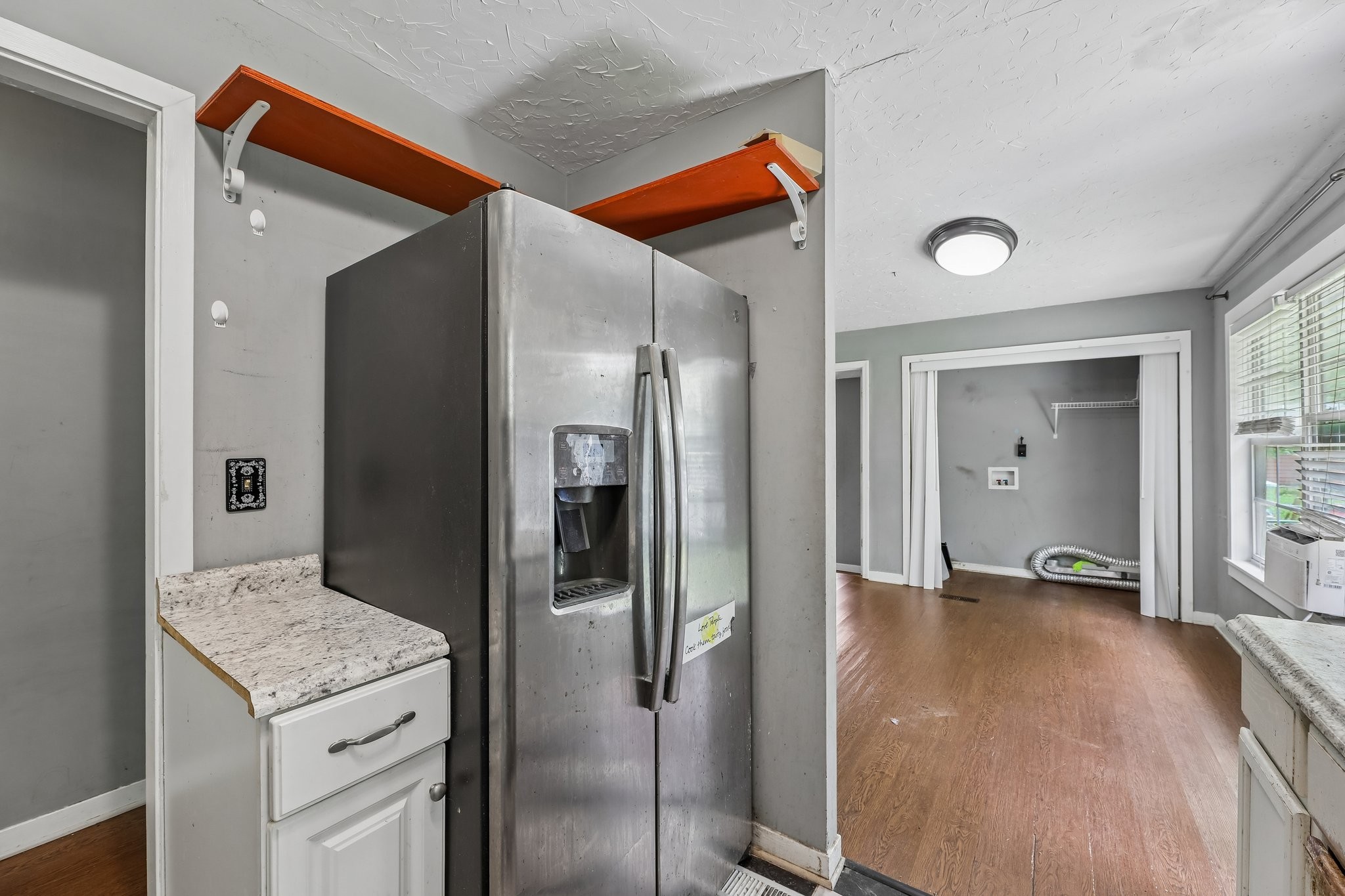 1610 Graybar Ln Property Photo 8