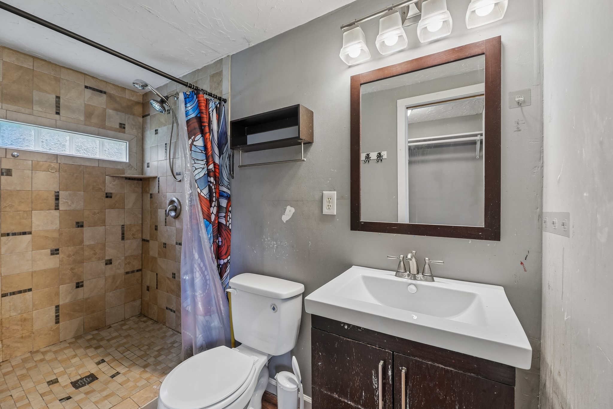 1610 Graybar Ln Property Photo 13