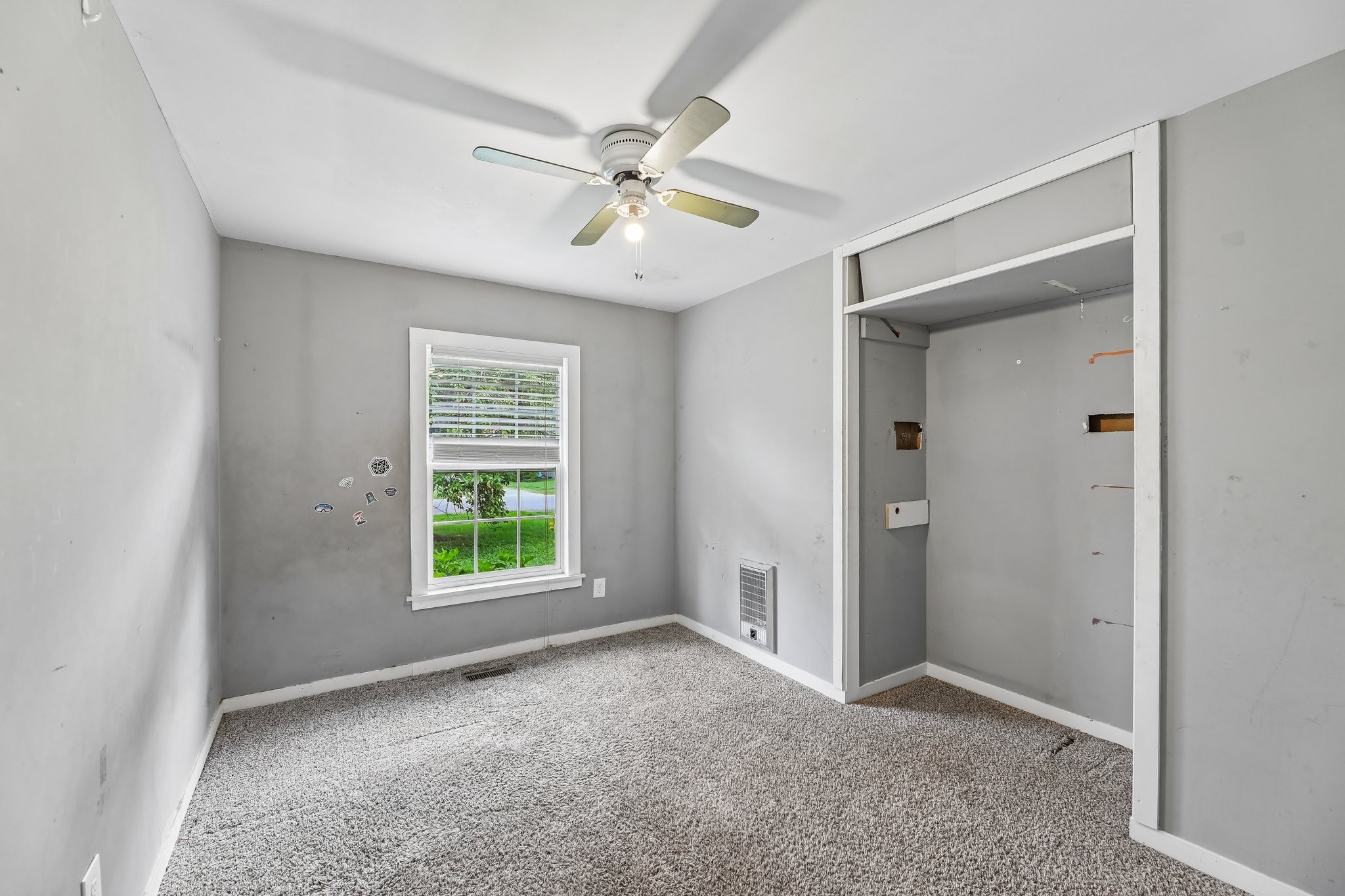 1610 Graybar Ln Property Photo 14