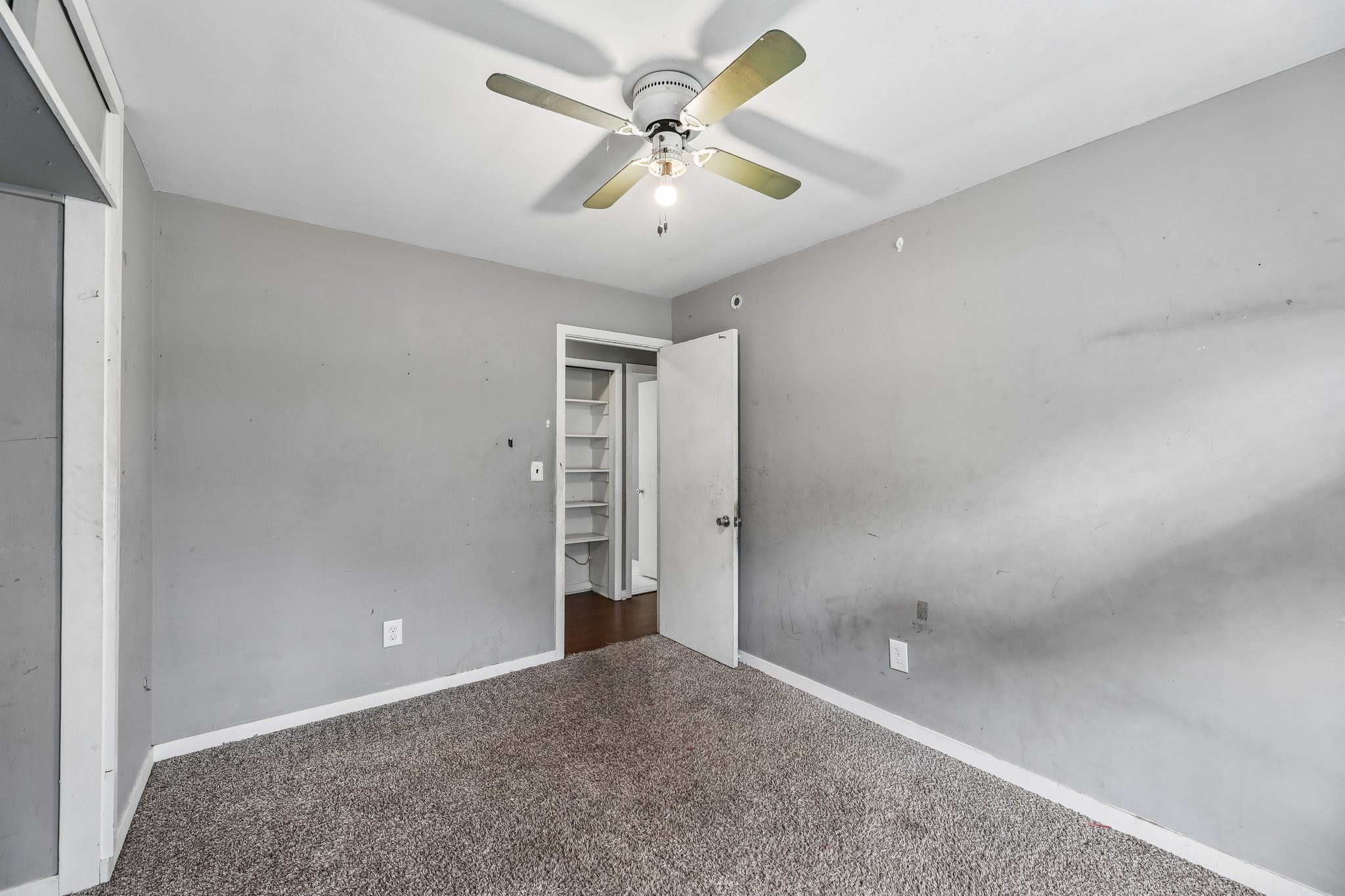 1610 Graybar Ln Property Photo 15