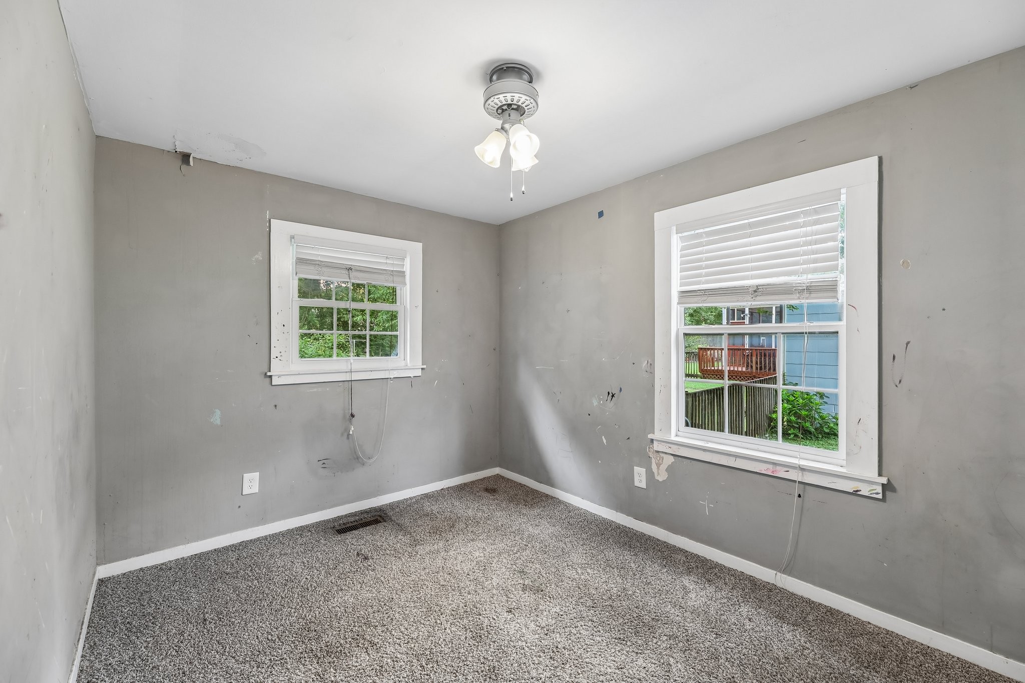 1610 Graybar Ln Property Photo 16