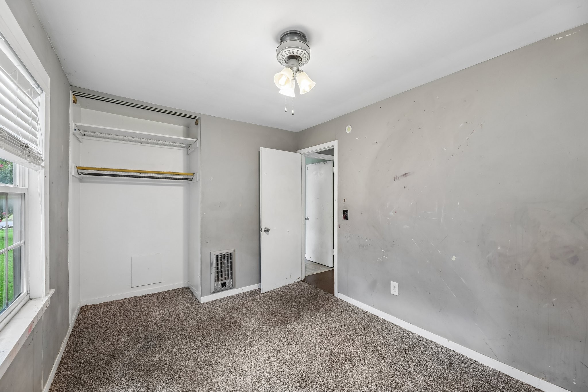 1610 Graybar Ln Property Photo 17
