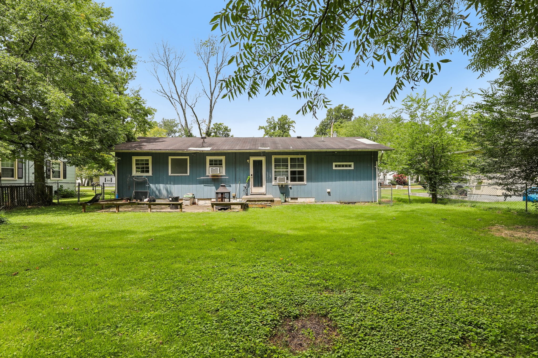 1610 Graybar Ln Property Photo 21