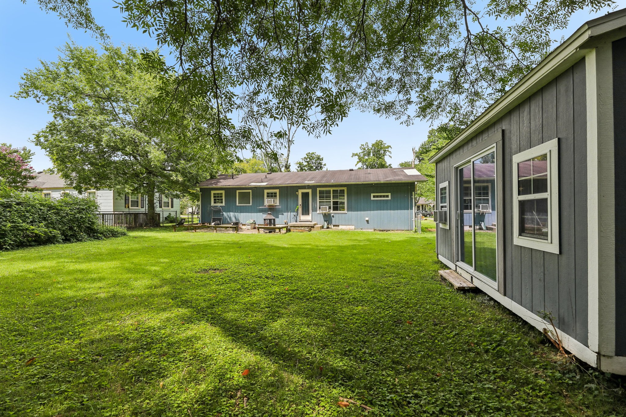1610 Graybar Ln Property Photo 22