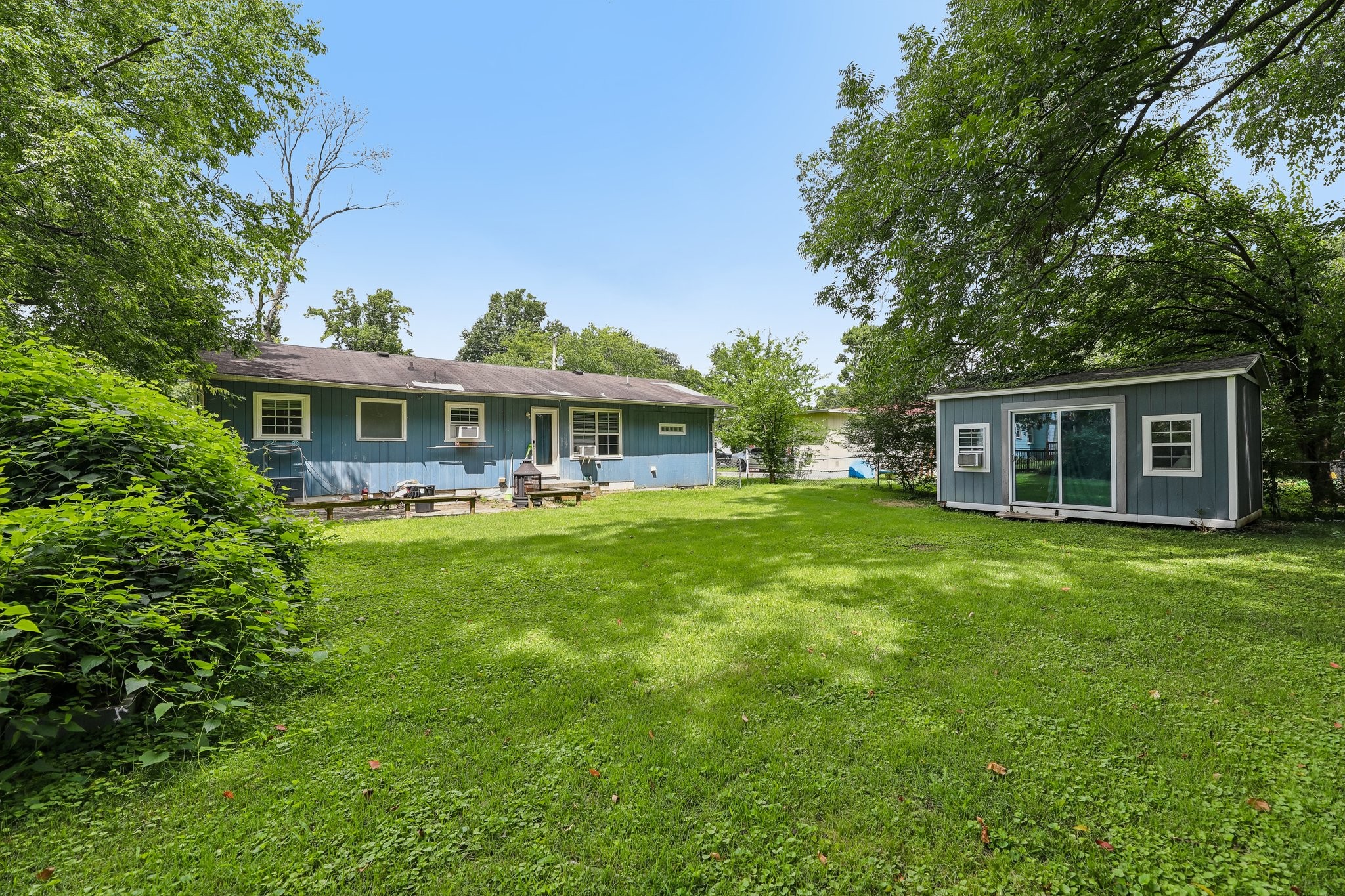 1610 Graybar Ln Property Photo 23