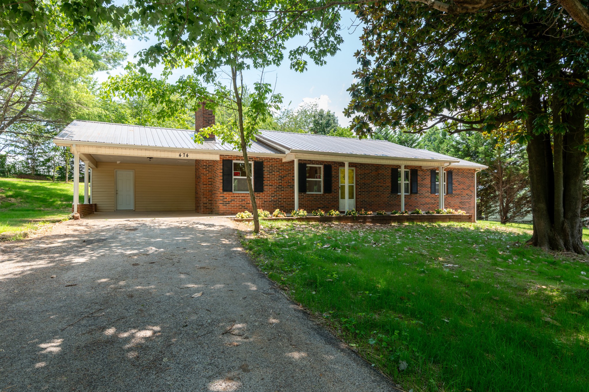 474 Bank St Property Photo 1