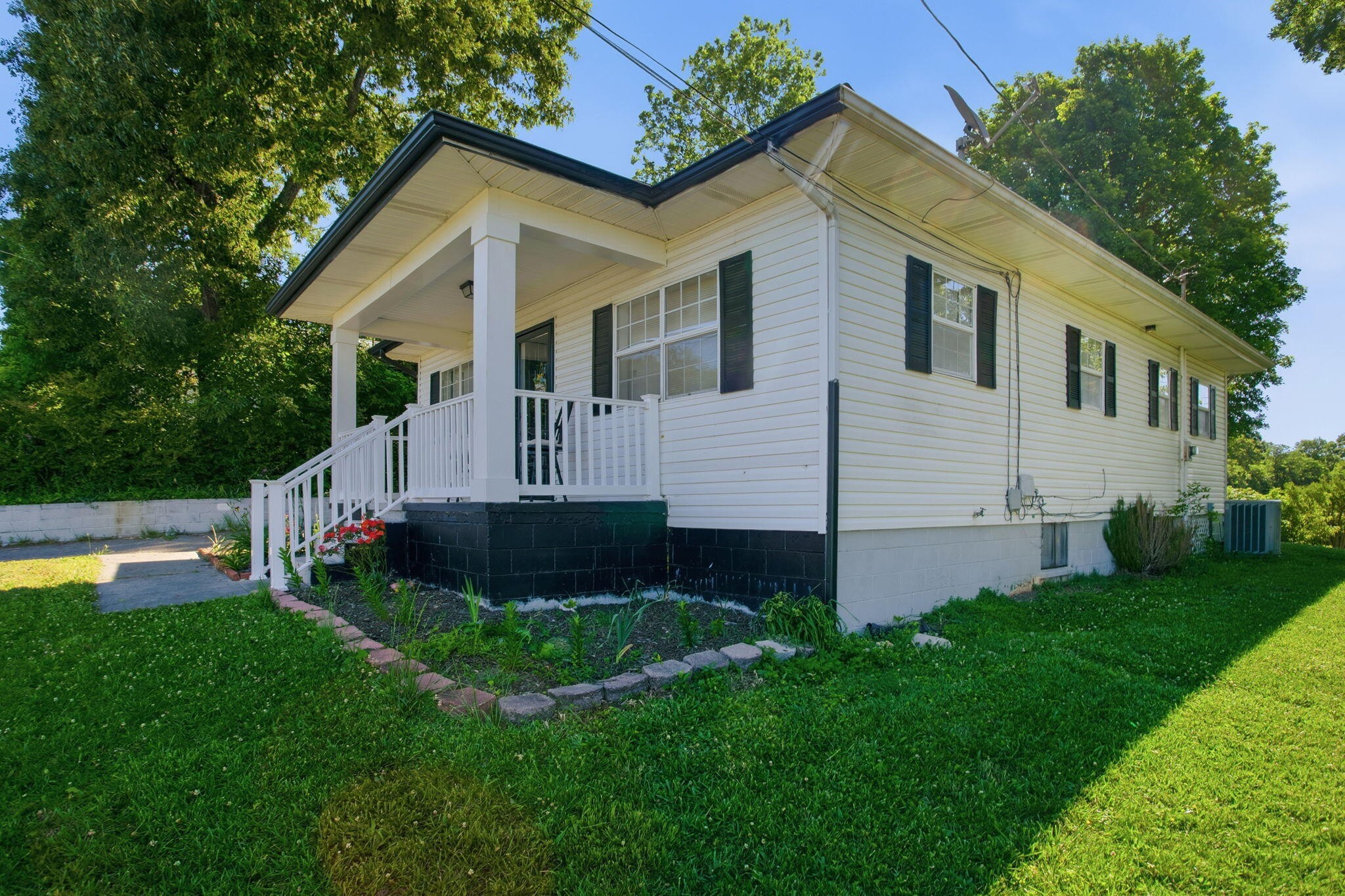 420 E East, Se Property Photo 2
