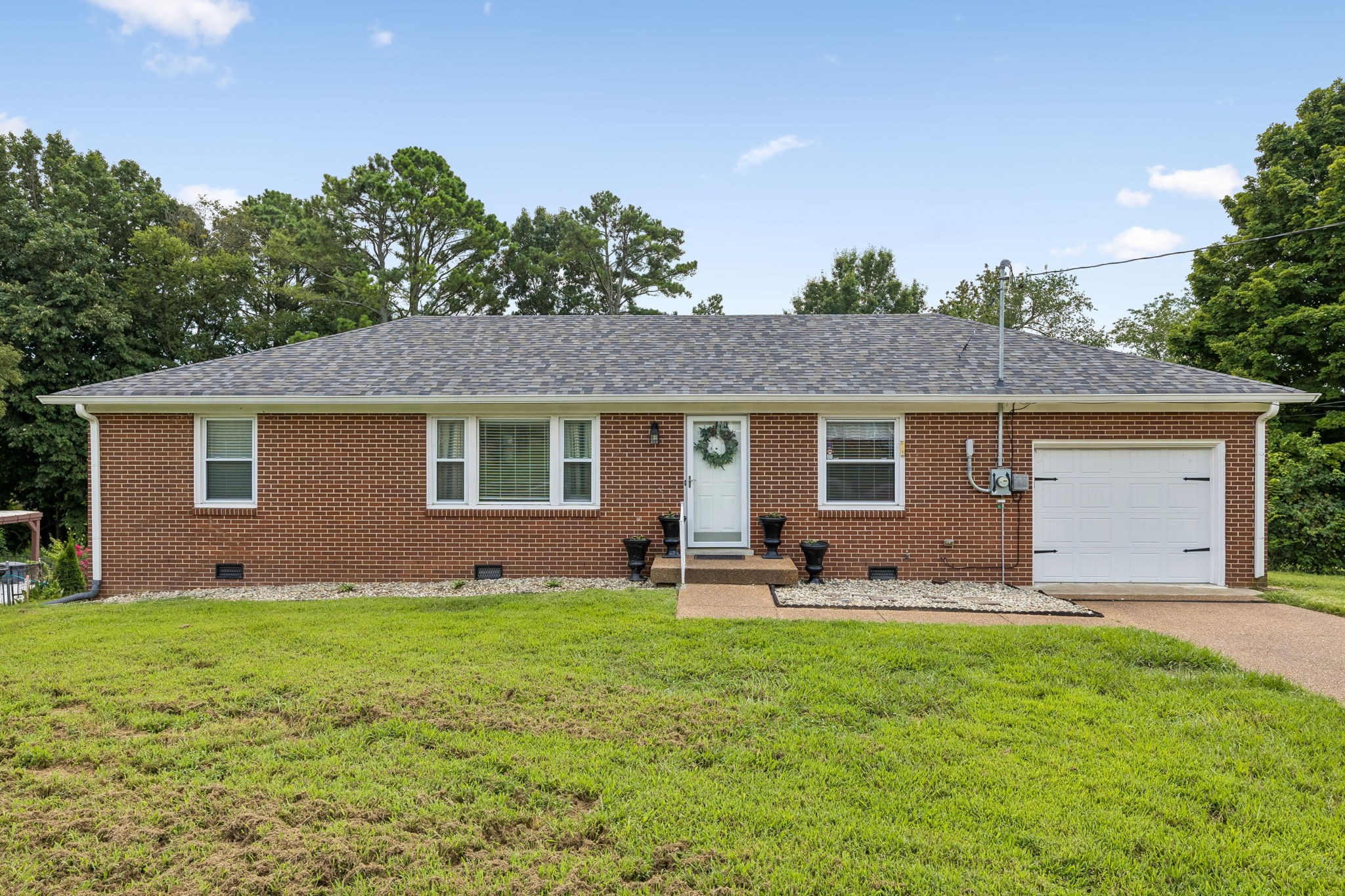 103 Oak Dr Property Photo 1