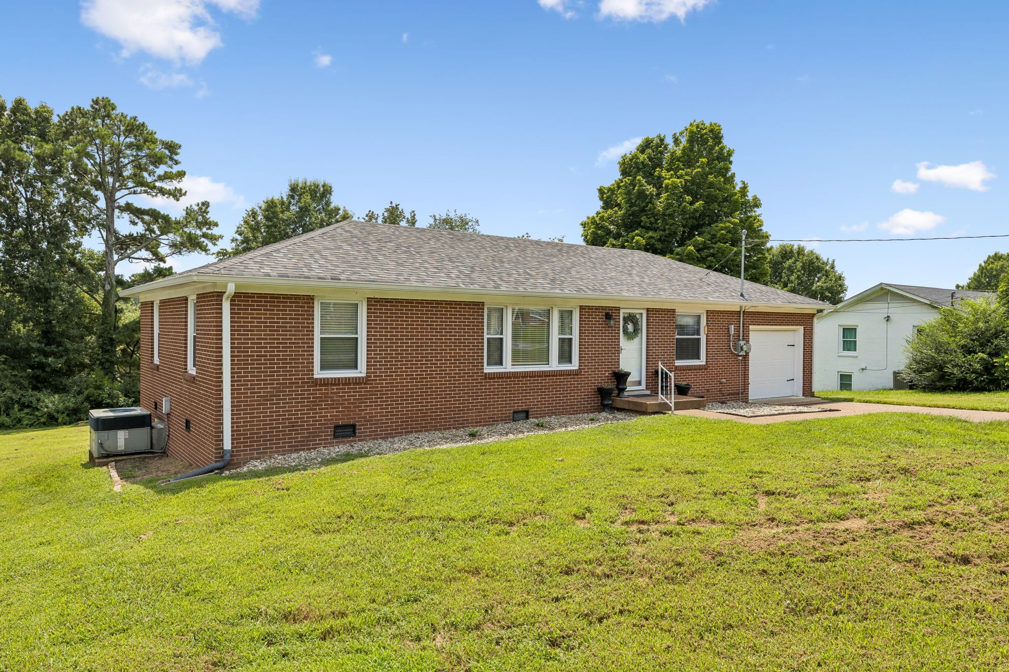 103 Oak Dr Property Photo 1