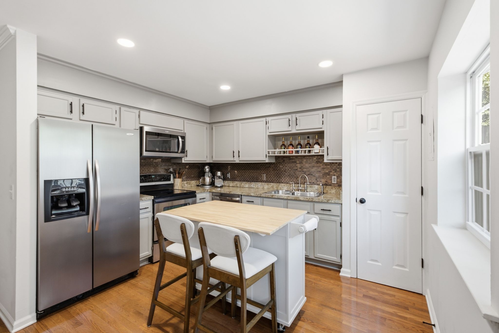 200 N Royal Oaks Blvd Property Photo 1