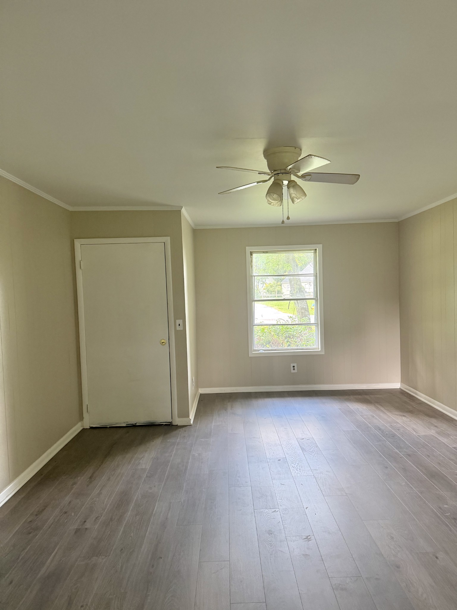 915 Sloan St Property Photo 2