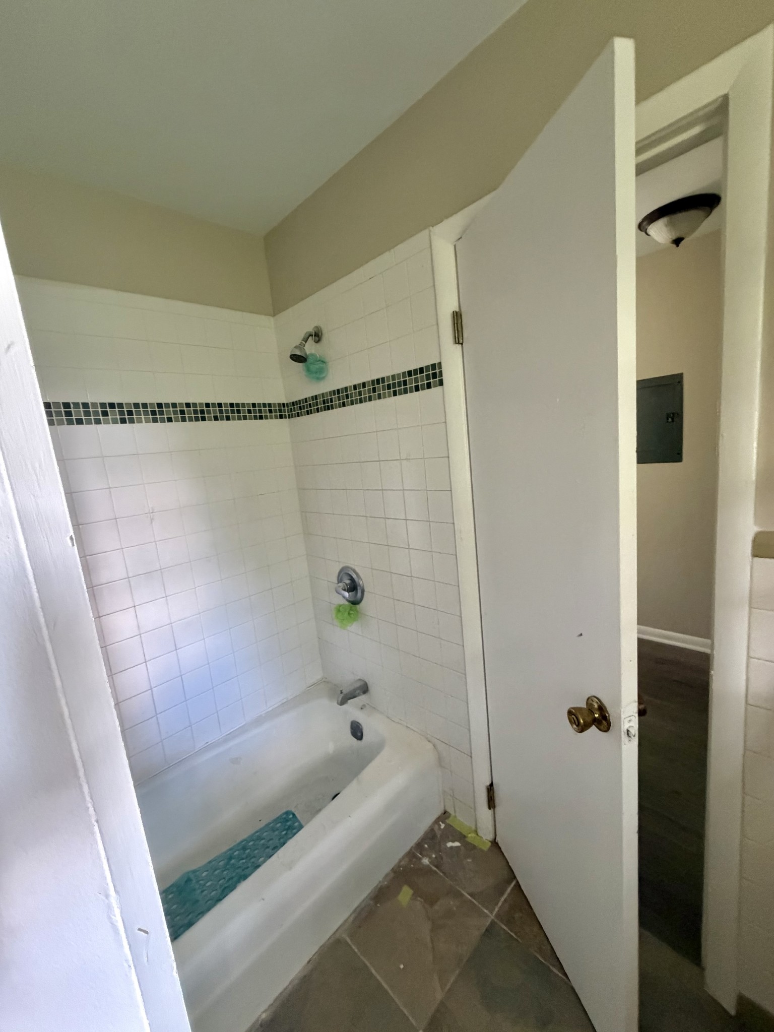 915 Sloan St Property Photo 7