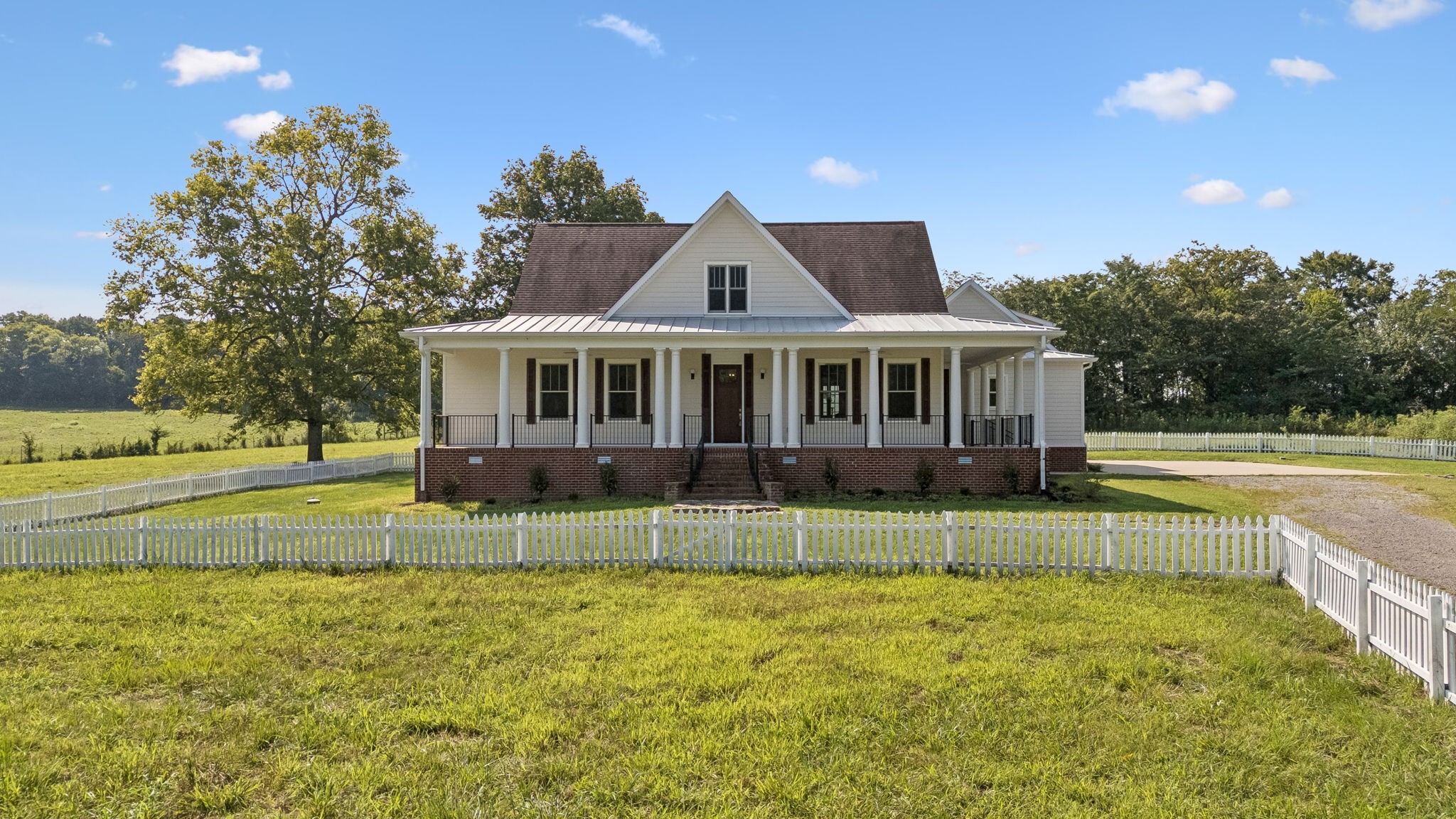 1143 Hilton Ln Property Photo 1