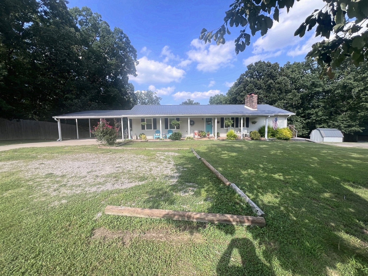 242 Graham Dr Property Photo 1