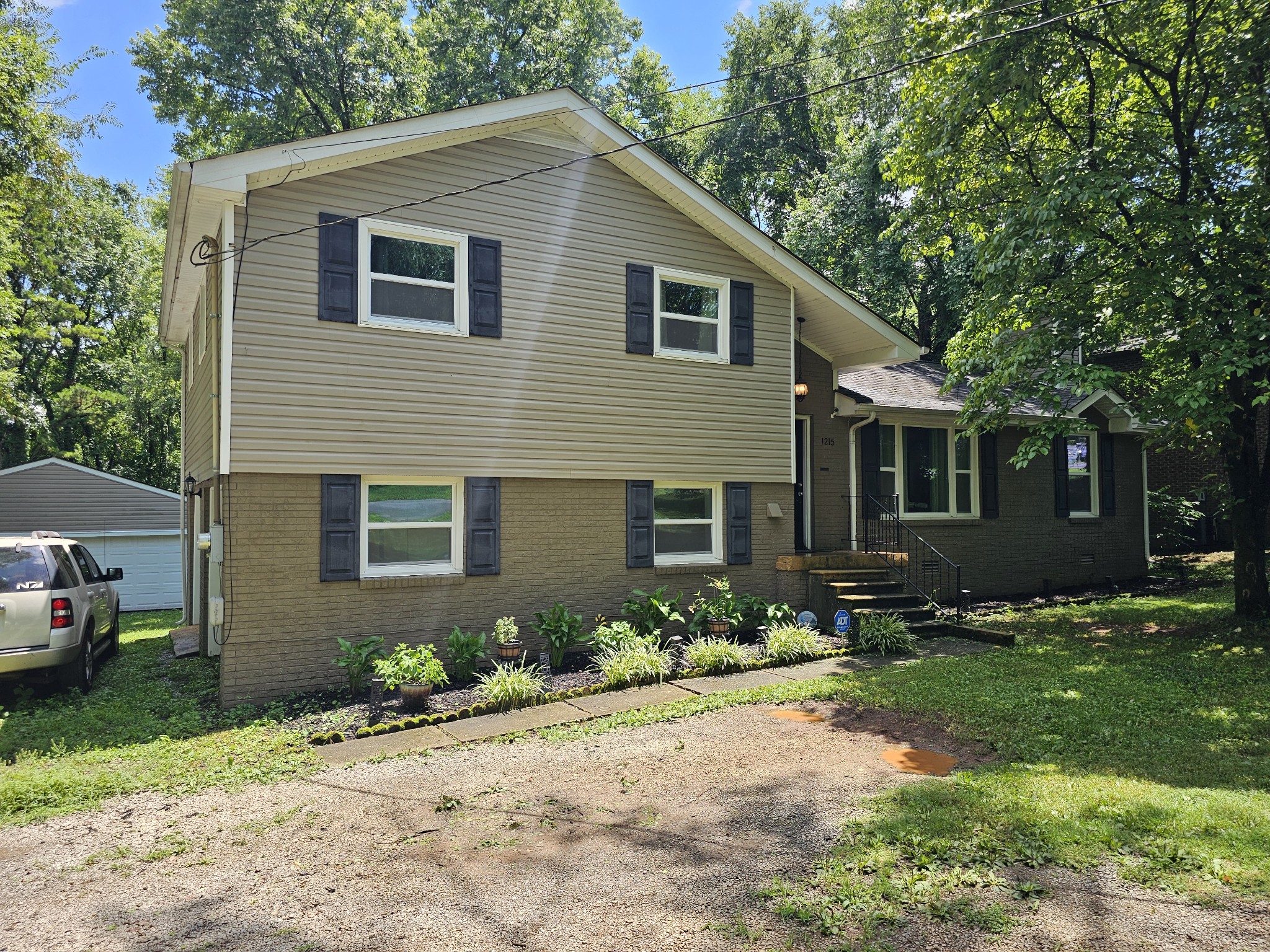 1215 Parkview Ter Property Photo 2