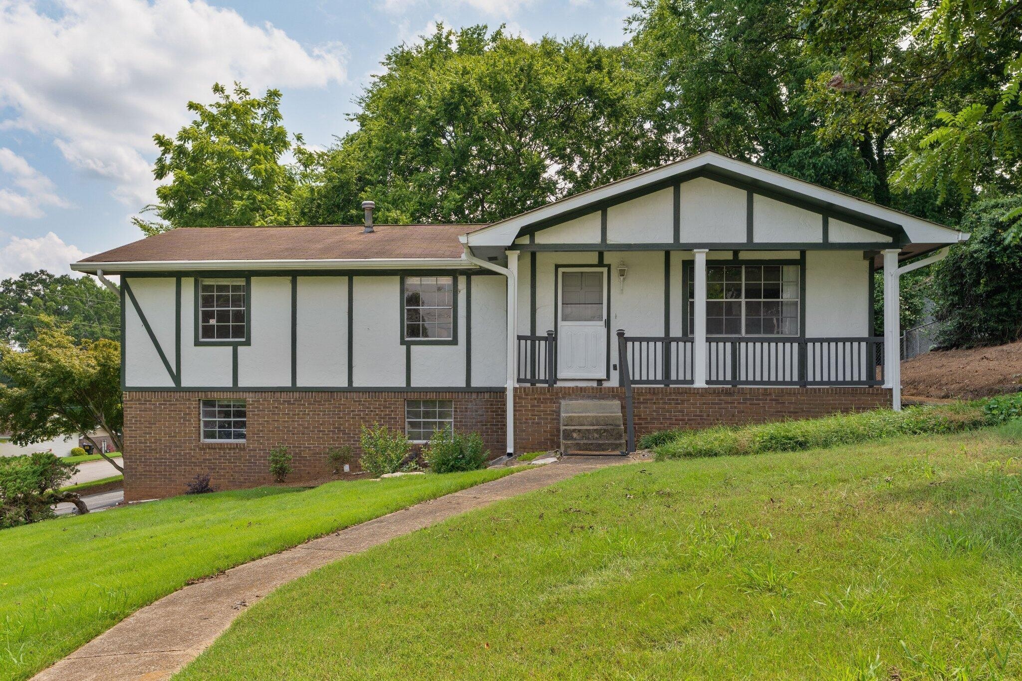 922 Wesley Drive Property Photo 1