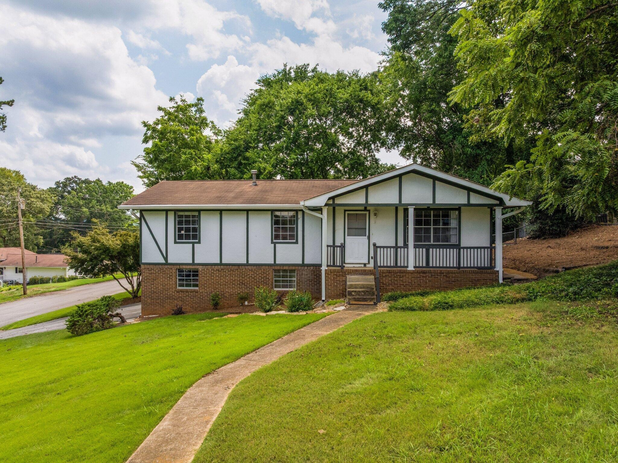 922 Wesley Drive Property Photo 2