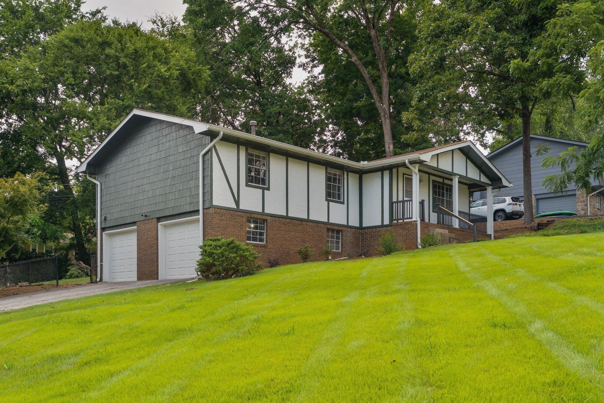922 Wesley Drive Property Photo 3