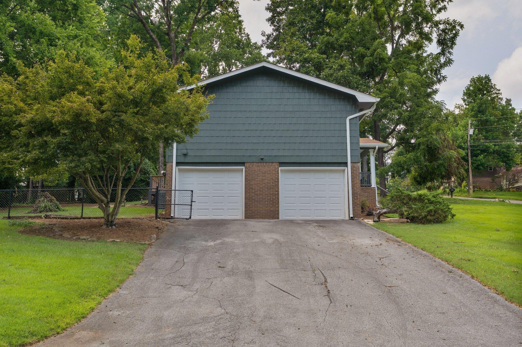 922 Wesley Drive Property Photo 4